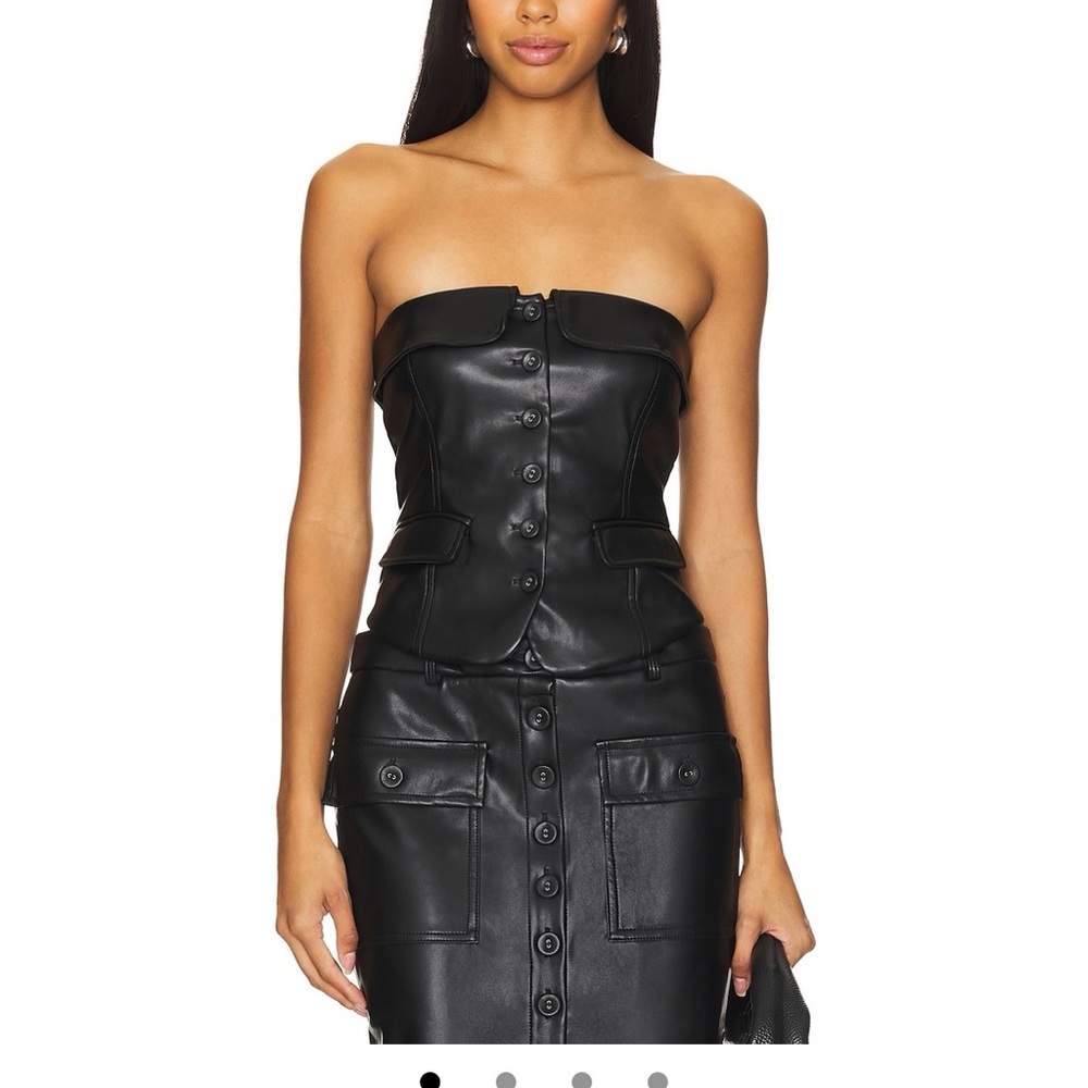 Size Medium Heartloom strapless faux leather top. NWT. Never worn!!